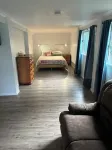 Fully self contained studio unit under family home close to Showgrounds