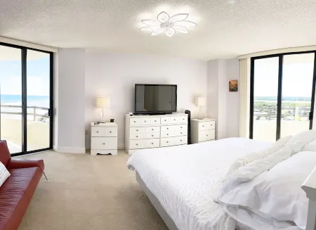 Daytona Beach Seychelles 2BR Luxury Oceanfront Retreat
