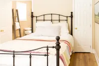 Quiet and Relaxing Neighborhood Great Location for Fun at Guntersville Lake