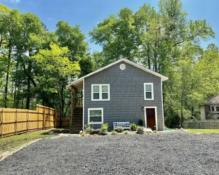 Beautiful studio apartment on Gorgeous Talimena Scenic Drive Hotels in Mena