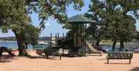 Tranquility at the Lake! 3 King Rooms+Bunks, Boat Parking+ Launch, Beach Access