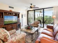 Stunning 2BD/2Bath Condo- Steps from beach, restaurants & shopping!