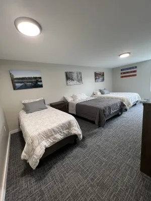 Back Lake Views! Sleeps 12, Flat Rate, Direct Atv & Private Snowmobile Access!