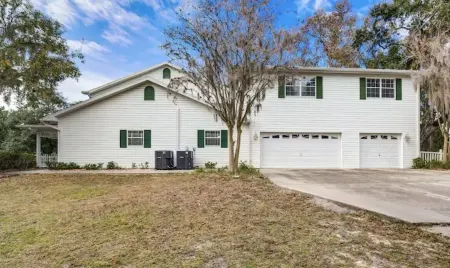 Hampton House Homosassa 5BR Waterfront Estate Отели рядом с достопримечательностью «Get Up and Go Kayaking - The Chaz»