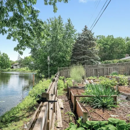 MSP/Mall of America/Pond View with garden oasis