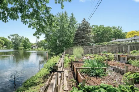 MSP/Mall of America/Pond View with garden oasis
