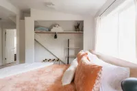 🦙 Lava Yay Frame - Bright High desert Cabin.
