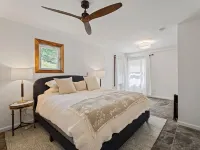 Lakefront Home on Seneca Wine Trail - Hot Tub and Sunset View Near Watkins Glen Hoteles en Hector