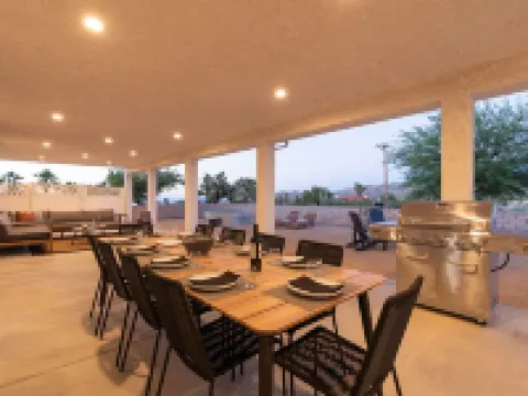 5-bedroom vacation home 15 minutes to Joshua Tree National Park Hotels in Yucca Valley