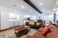 "Stadium Oasis" - A quick walk to the stadiums!