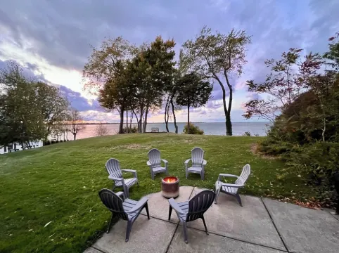 Dreamy Lake House - Erie, PA