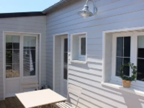 Brand new! Charming, bright, Nordic-designer house 300 m from the sea 阿貢庫坦維爾酒店