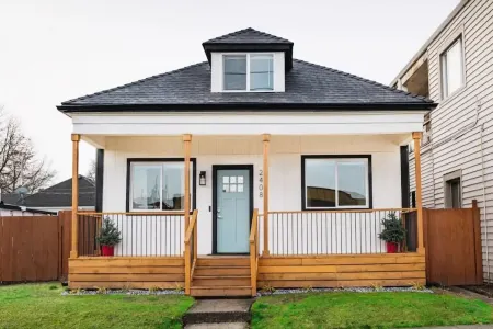 Spacious Downtown 4BD House 8 min from Ruston Way Waterfront! Отели рядом с достопримечательностью «Greater Tacoma Convention & Trade Center»