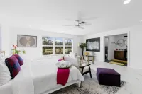 Paradise Escape: Luxe Pool 7BR Villa -10 Min to Beach & DT - 3900ft2 -PickelBall