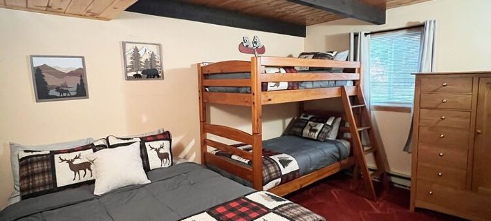 3 Bedroom Plus Loft, 2 Full Baths, 1 Minute to Story Land, 10 mins to Slopes! Hotels in Glen