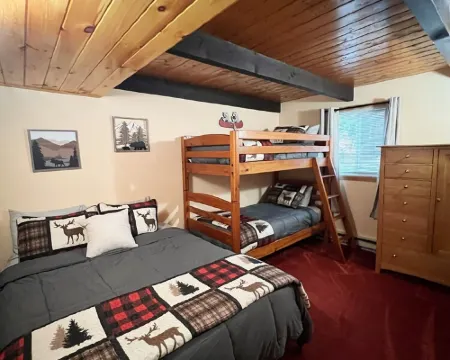 3 Bedroom Plus Loft, 2 Full Baths, 1 Minute to Story Land, 10 mins to Slopes! Hotels in Glen