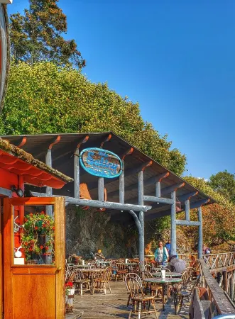 Newly remodeled studio apartment with lake access Отели в г. Стерлинг