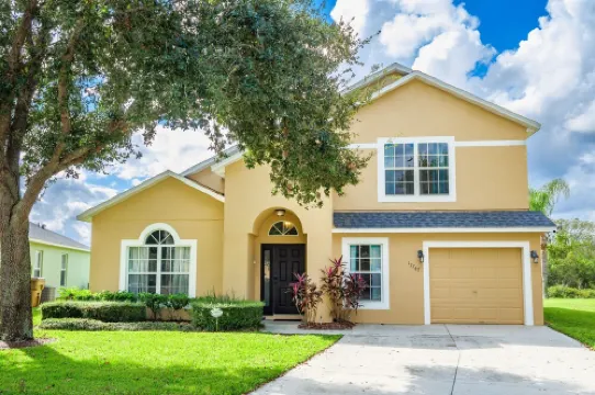 Luxury 5 bed 4 bath SW facing pool with conservation and lake view