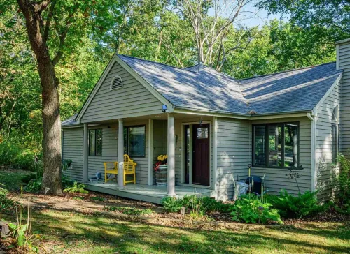 Secluded Retreat with Great Outdoor Spaces, Tree-Top Views, Hot Tub