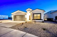 Lovely 3-bedroom 3baths house in Las Cruces with AC, WiFi. Enjoy!