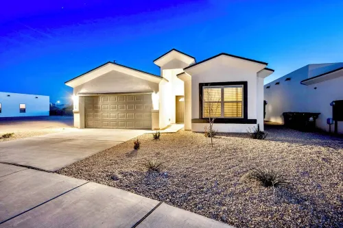 Lovely 3-bedroom 3baths house in Las Cruces with AC, WiFi. Enjoy! Hotel a Dona Ana County