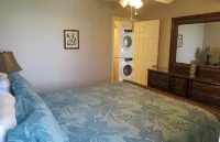 Fall Special. Amazing Ocean View, Quiet Complex Two Bedroom, King Bed, Private.