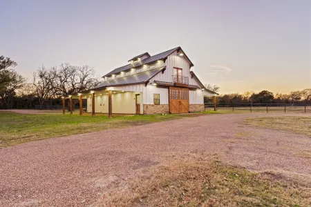 Welcome to our picturesque ranch oasis less than 1 hour from DFW!