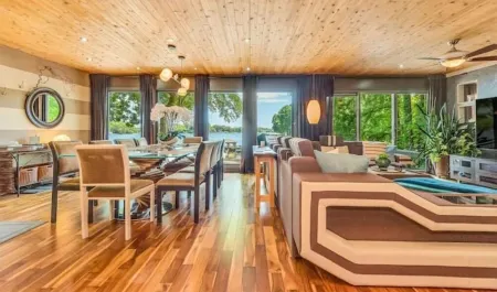 Luxurious Lake Norman Lakehouse w/Boat Dock & Ramp