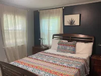 David's Place, Relaxing, calm 3 bedroom 2 full baths in a quiet neighborhood. Monroe Country Club 주변 호텔