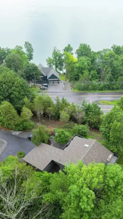 Enjoy Cabin Vibes & Lake Views, Close to Town, Lake & Flx Activities; EV Charger Отели в г. Канандейгуа