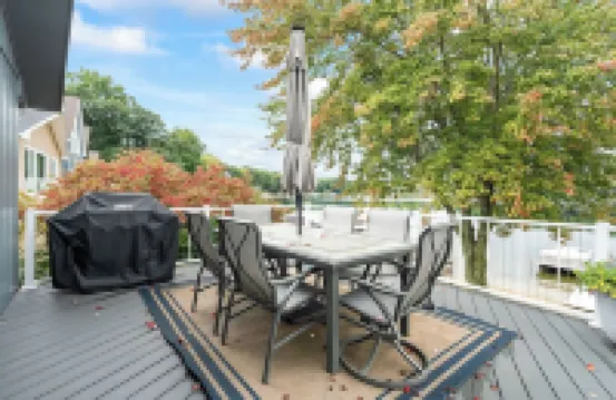 Cozy Spotless Lake Cottage-  Sports Lake, Gorgeous Sunsets, and Relaxation+