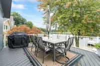 Cozy Spotless Lake Cottage-  Flowers Galore, Fall Foliage and Gorgeous Sunsets