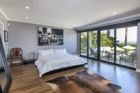 Gorgeous unique villa W/pool, spa & SWEEPING view