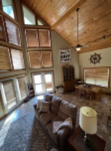 Centerport GetAway, Family size cabin. Near restaurants, golf and AU football