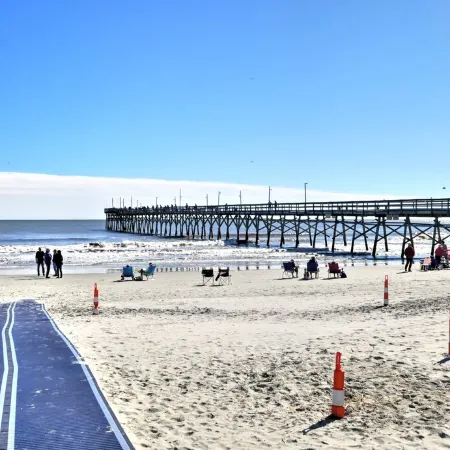 2nd Row House - 2 min walk to beach, oversized screened porch and ready for fun