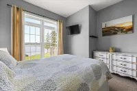 Waterfront Retreat 3Br/2BA on Taunton Bay.  Located Near Acadia National Park.