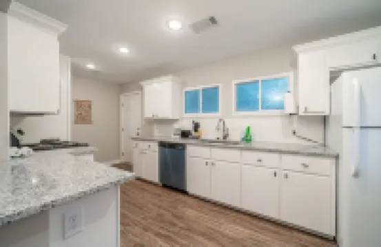 Newly Remodeled 3 Bedroom In Uptown - Sleeps 6!! - 温泉