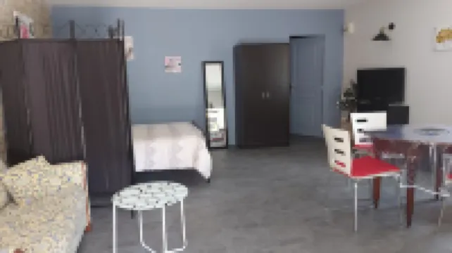 Charmant Studio au Bord D'un Petit Ruisseau