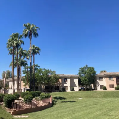 Resort Style Condo - Desert Breeze Villas Hotels near Camelback Ranch