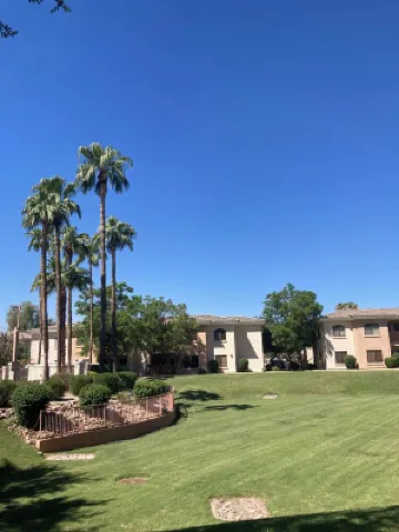 Resort Style Condo - Desert Breeze Villas キャメルバック・ランチ・グレンデール周辺のホテル