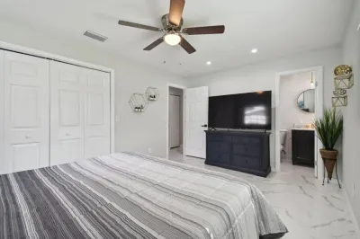 Resort Style 5bedrooms/2bathrooms home with pool, Games and a pool table.