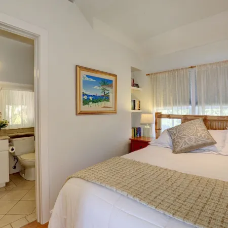 Exclusive Beachfront Cottage, Private, Ocean Views, AC, WiFi, Whale Watching!