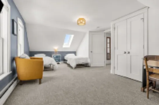 Newly Renovated Luxury 5Br Home + Office, Walk to Beach & Town