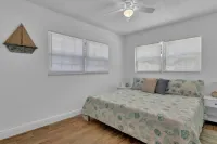 Central Vero Family Bungalow 6 Bed, 3 Bath w/ Heated Pool