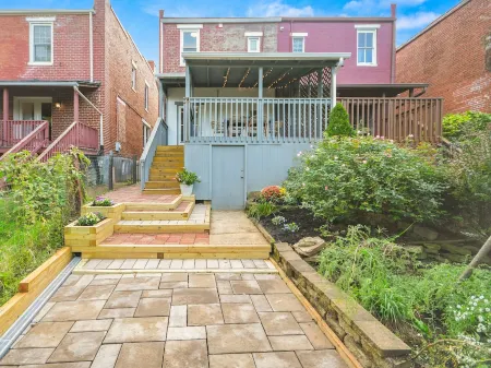 Chic, pets, walk to downtown