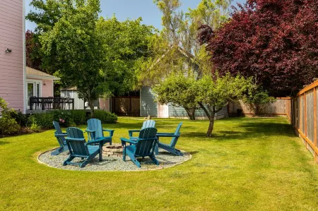 Historic Coupeville 6Br/5BA Near Waterfront/Wharf Отели рядом с достопримечательностью «Lavender Wind Farm»