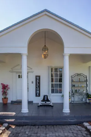 Spacious 6-bedroom house with WiFi, AC in marvelous Homestead. Отели рядом с достопримечательностью «Long Pine Key»