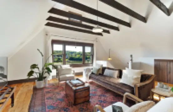 The Pearl, NH hidden luxury close to the Quinnipiac River in historic property