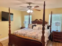JasJax Palace: Beach, Mall, Casino & Shop - Your Decked-Out Getaway!