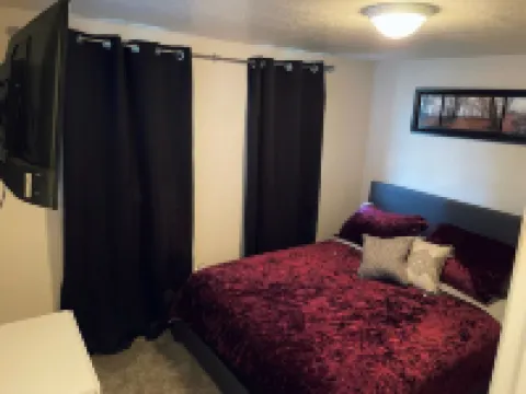 Vibrant 2 Bed Located Downtown/ Closing to Soaring Eagle/CMU Hotels in Mount Pleasant